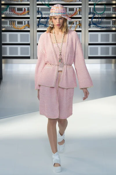 Look 75
